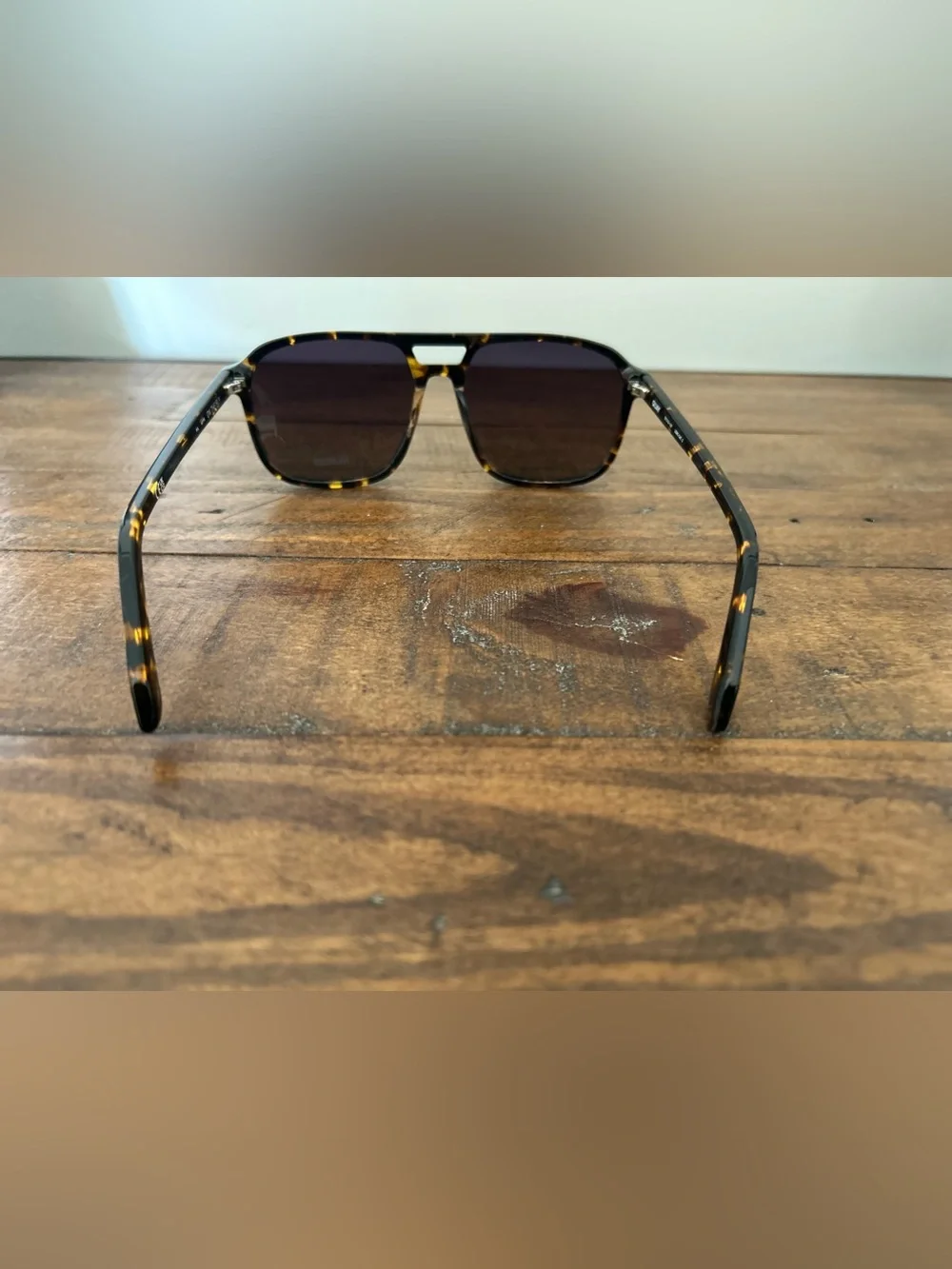 New Quay On The Fly Sunglasses w/Tortoiseshell Frame w/Smoke Polarized Lens&Case